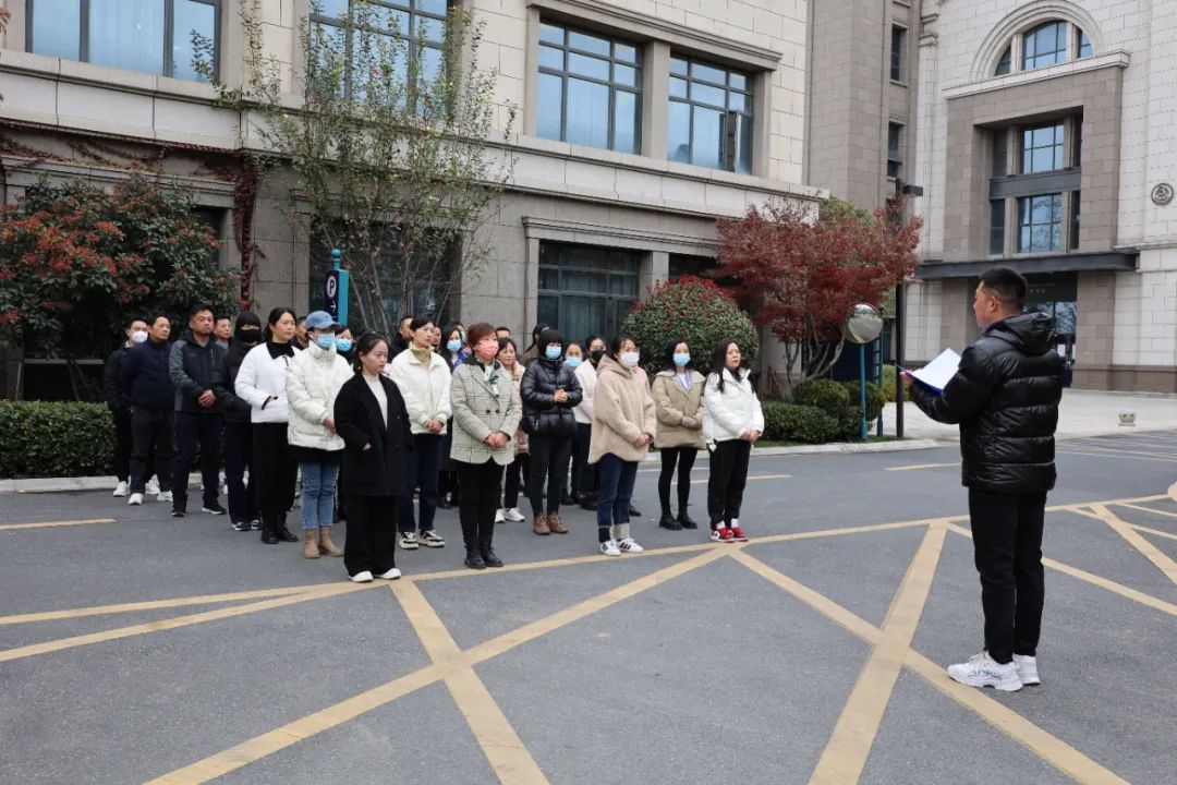 校車消防演練,筑牢安全防線 圖片