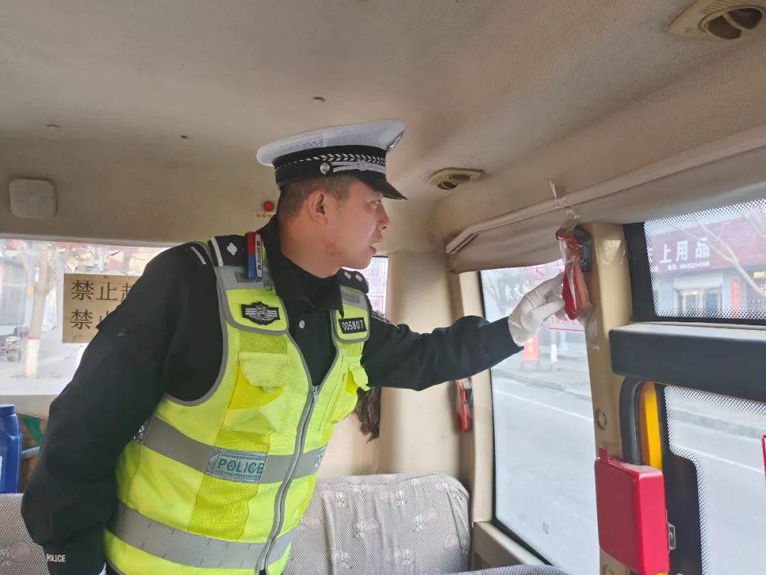 華陰交警校車交通安全隱患突擊檢查行動/ 圖片