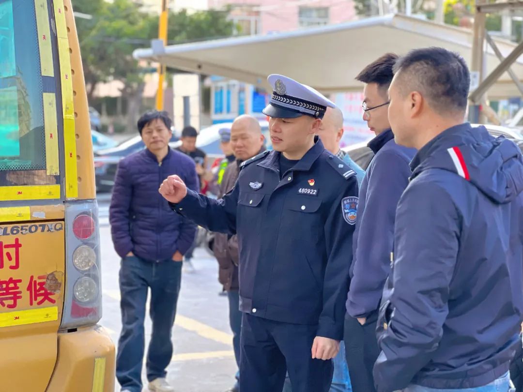 【安全在線，守護成長】--厚德中心幼兒園迎接多部門聯合進行校車安全檢查