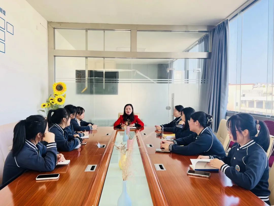 為愛護航,平安校車伴我行 ——方點圓幼兒園校車安全演練 為愛護航,平安校車伴我行 ——方點圓幼兒園校車安全演練