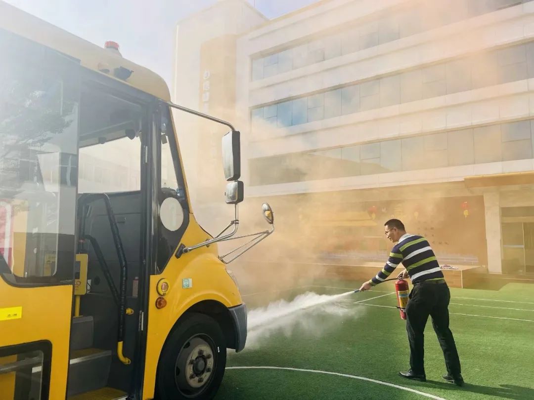 為愛護航,平安校車伴我行 ——方點圓幼兒園校車安全演練 圖片
