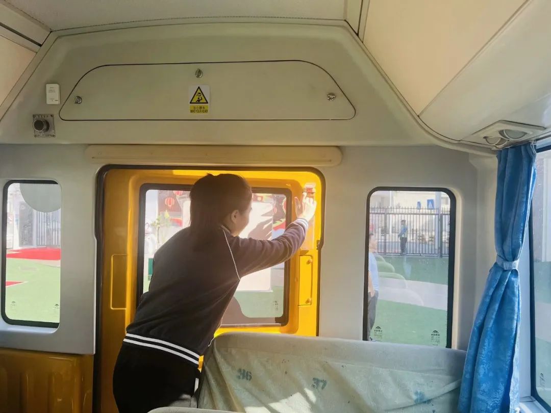 為愛護航,平安校車伴我行 ——方點圓幼兒園校車安全演練 為愛護航,平安校車伴我行 ——方點圓幼兒園校車安全演練