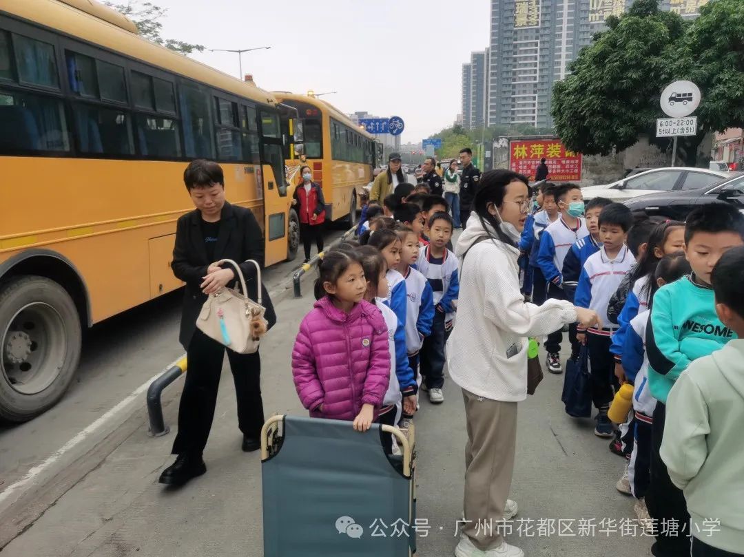 為愛護航·校車安全伴我行——新華街蓮塘小學學生校車體驗活動 圖片