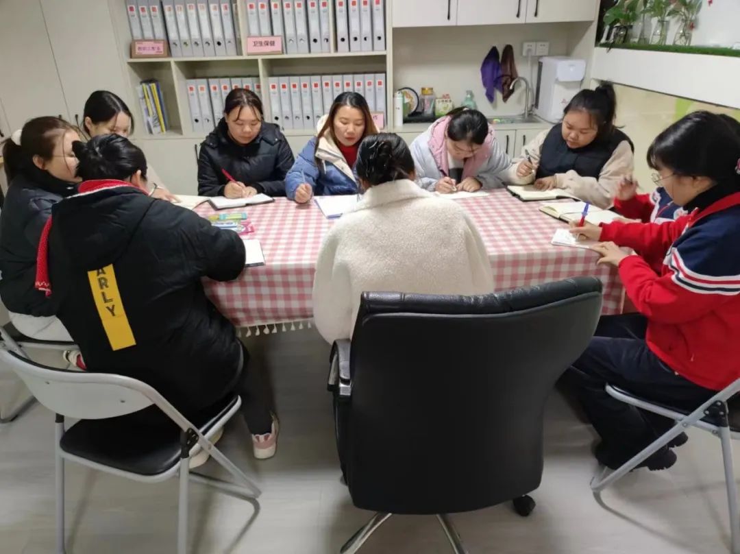 【安全教育】安全乘校車,平安伴我行——偉才美童幼兒園校車應急疏散演練活動 圖片