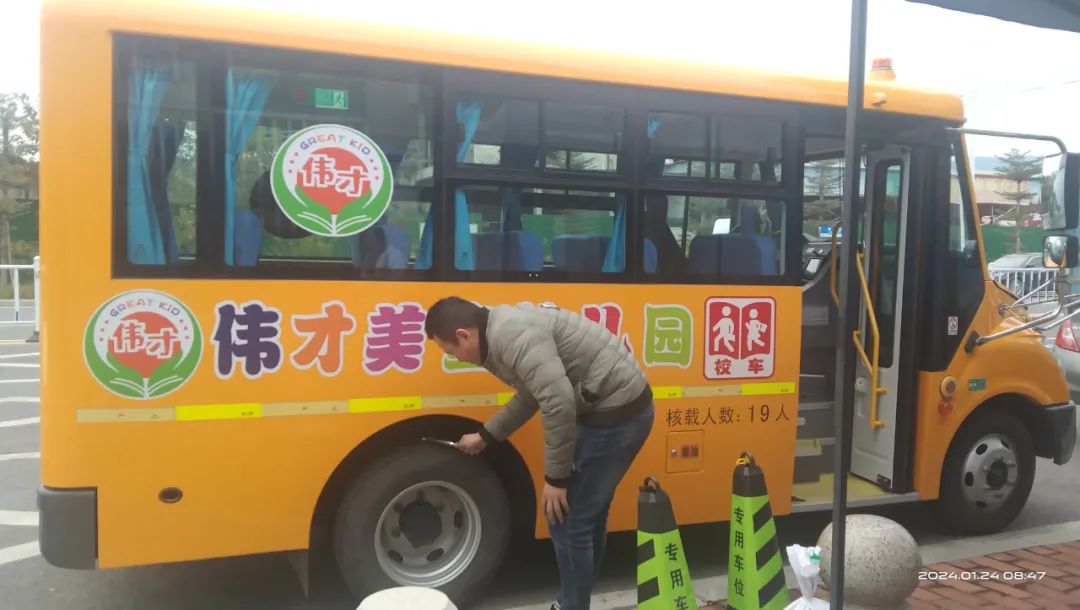 【安全教育】安全乘校車,平安伴我行——偉才美童幼兒園校車應急疏散演練活動 圖片