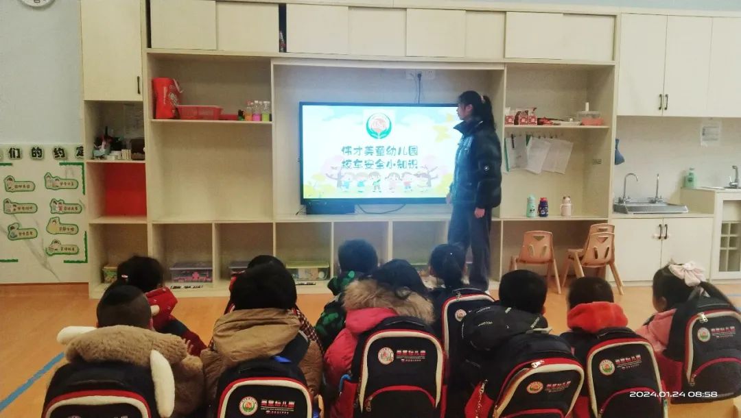 【安全教育】安全乘校車,平安伴我行——偉才美童幼兒園校車應急疏散演練活動 圖片