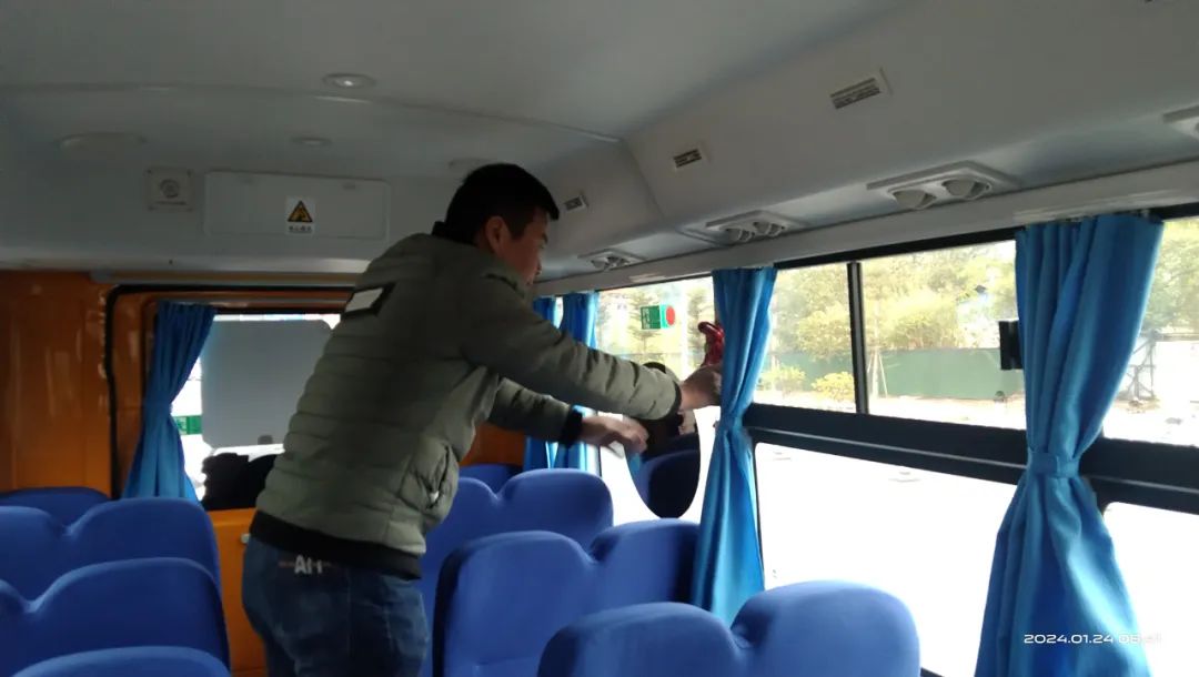 【安全教育】安全乘校車,平安伴我行——偉才美童幼兒園校車應急疏散演練活動 圖片