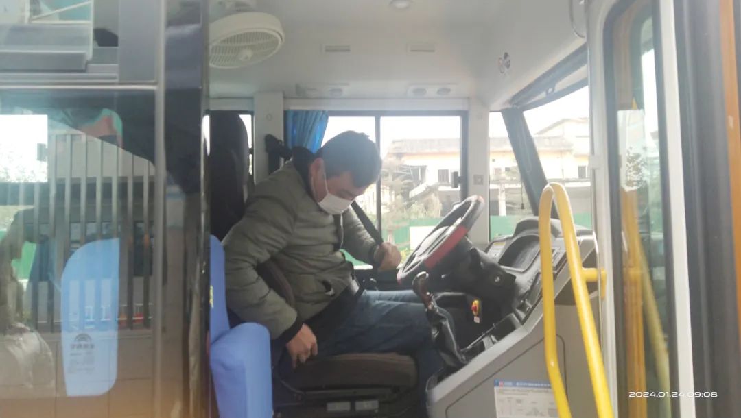 【安全教育】安全乘校車,平安伴我行——偉才美童幼兒園校車應急疏散演練活動 圖片