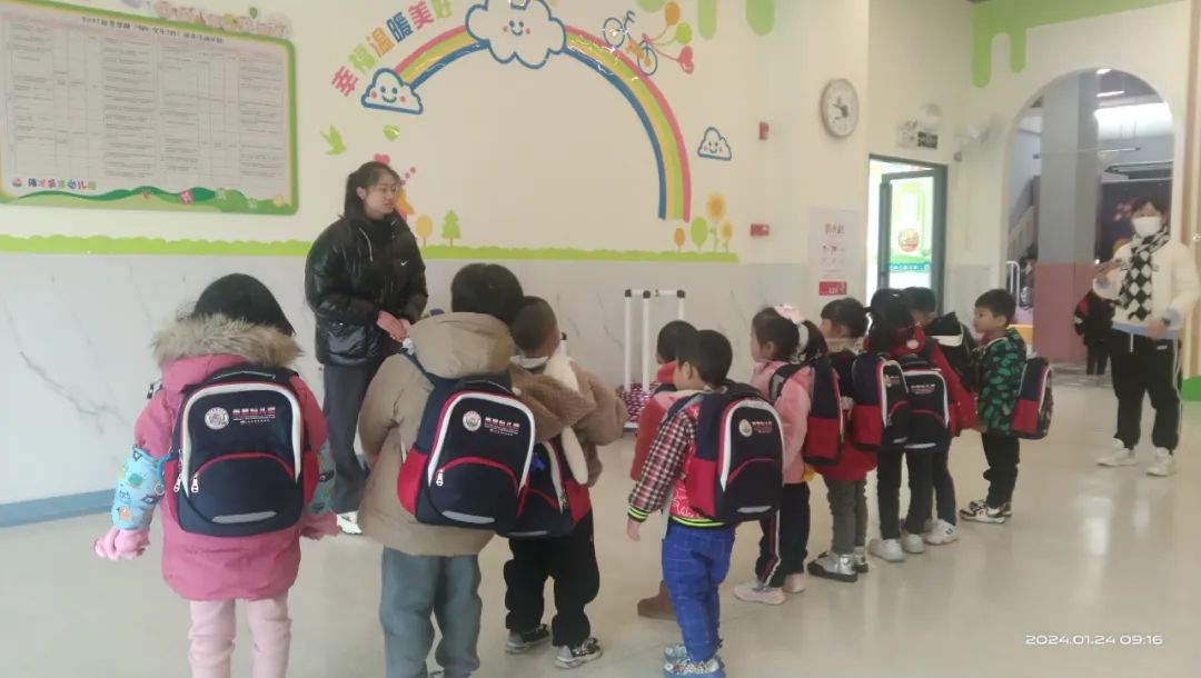 【安全教育】安全乘校車,平安伴我行——偉才美童幼兒園校車應急疏散演練活動 圖片