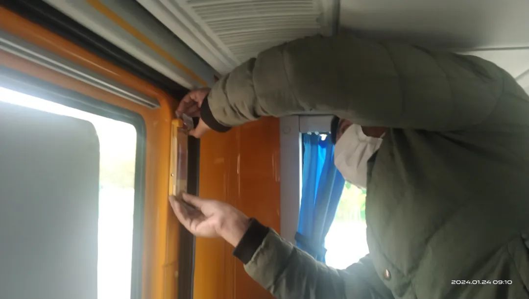 【安全教育】安全乘校車,平安伴我行——偉才美童幼兒園校車應急疏散演練活動 圖片