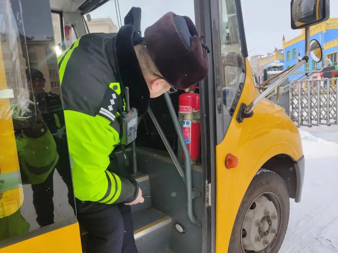 護航開學季|強化校車安全“大檢查”,擰緊校車出行“安全閥” 圖片