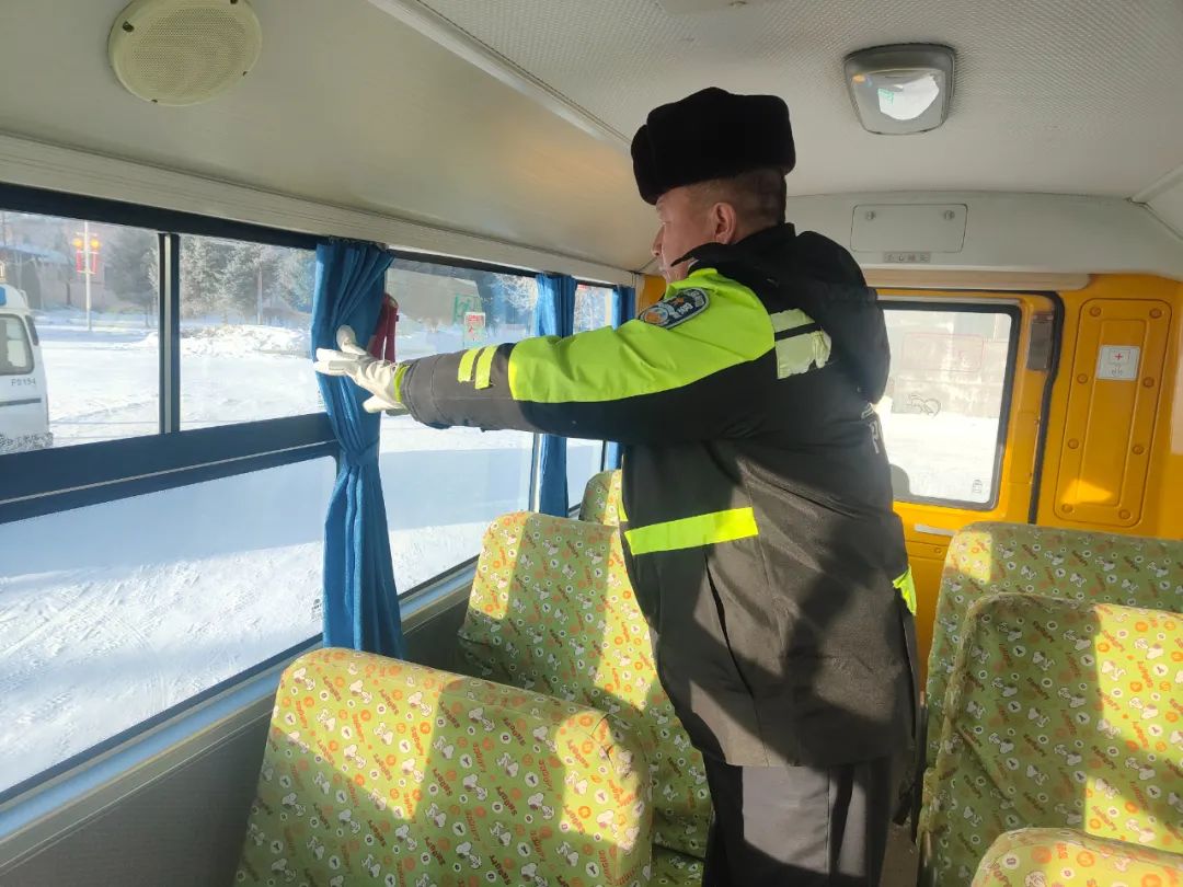 護航開學季|強化校車安全“大檢查”,擰緊校車出行“安全閥” 圖片