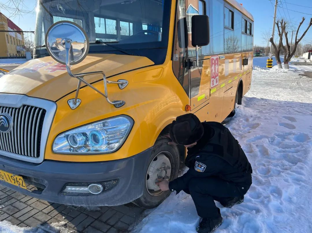 校車安全“大體檢”,為新學期保駕護航! 校車安全“大體檢”,為新學期保駕護航!