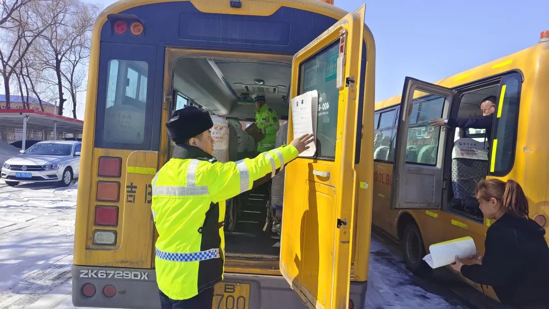 【今日要聞】磐石交巡警大隊開展兩會期間校車安全大檢查 圖片