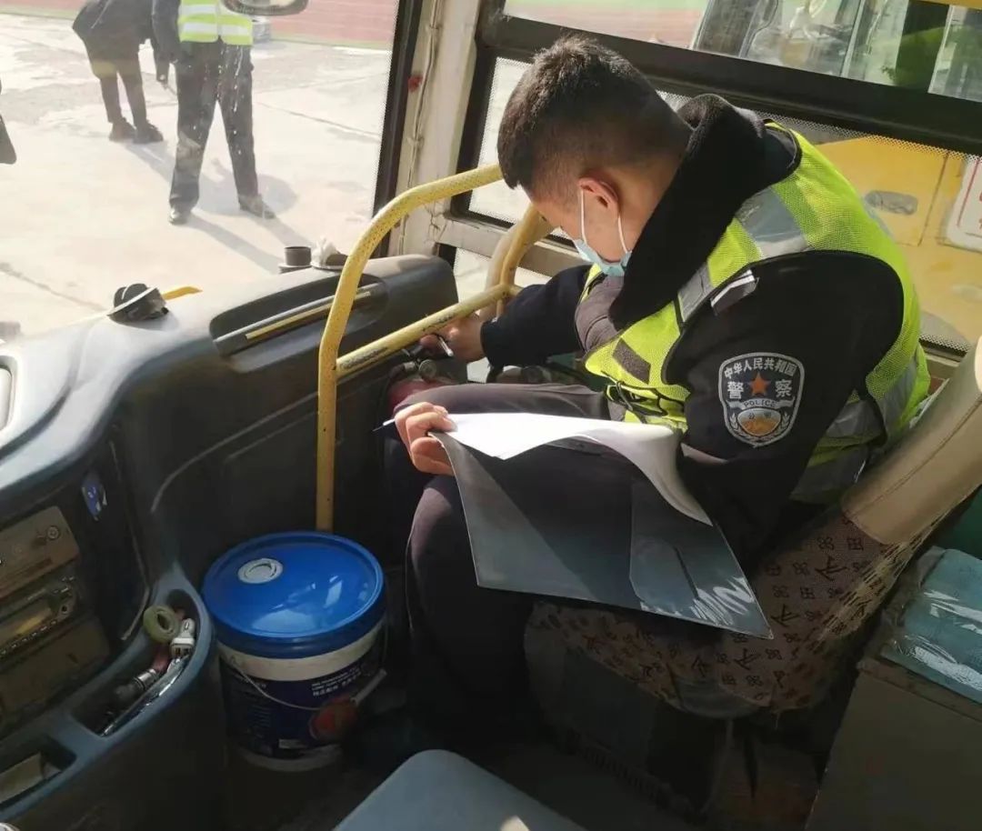 東豐交警:開展農村校車檢查,杜絕“帶病車”上路 圖片