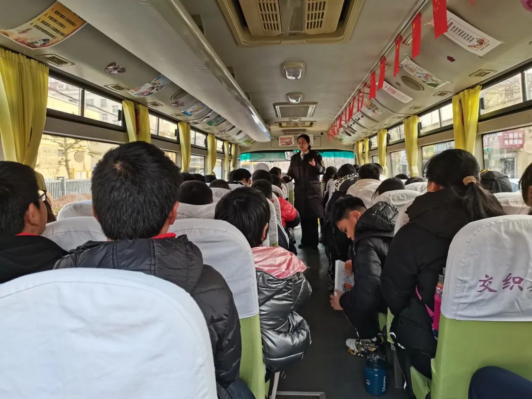 校車疏散常演練 平安出行永相伴——黃山小學2024年開展校車疏散演練活動 校車疏散常演練 平安出行永相伴——黃山小學2024年開展校車疏散演練活動