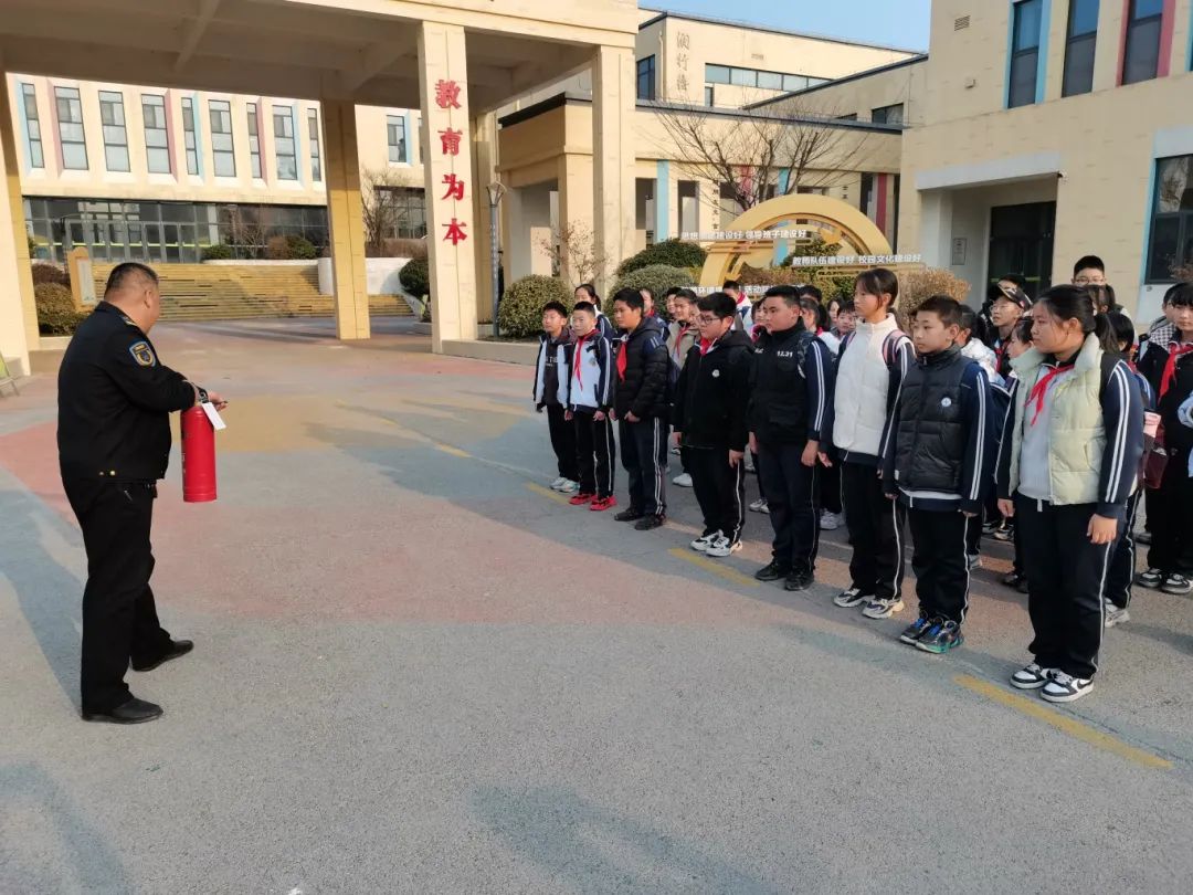 校車疏散常演練 平安出行永相伴——黃山小學2024年開展校車疏散演練活動 校車疏散常演練 平安出行永相伴——黃山小學2024年開展校車疏散演練活動