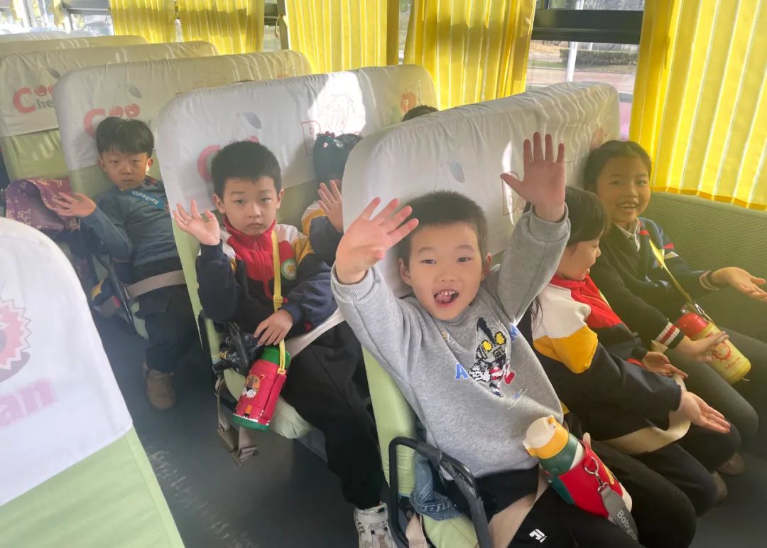 春暖花開, “大鼻子”校車與您一起研學游 圖片