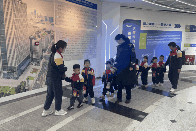 春暖花開, “大鼻子”校車與您一起研學游 圖片