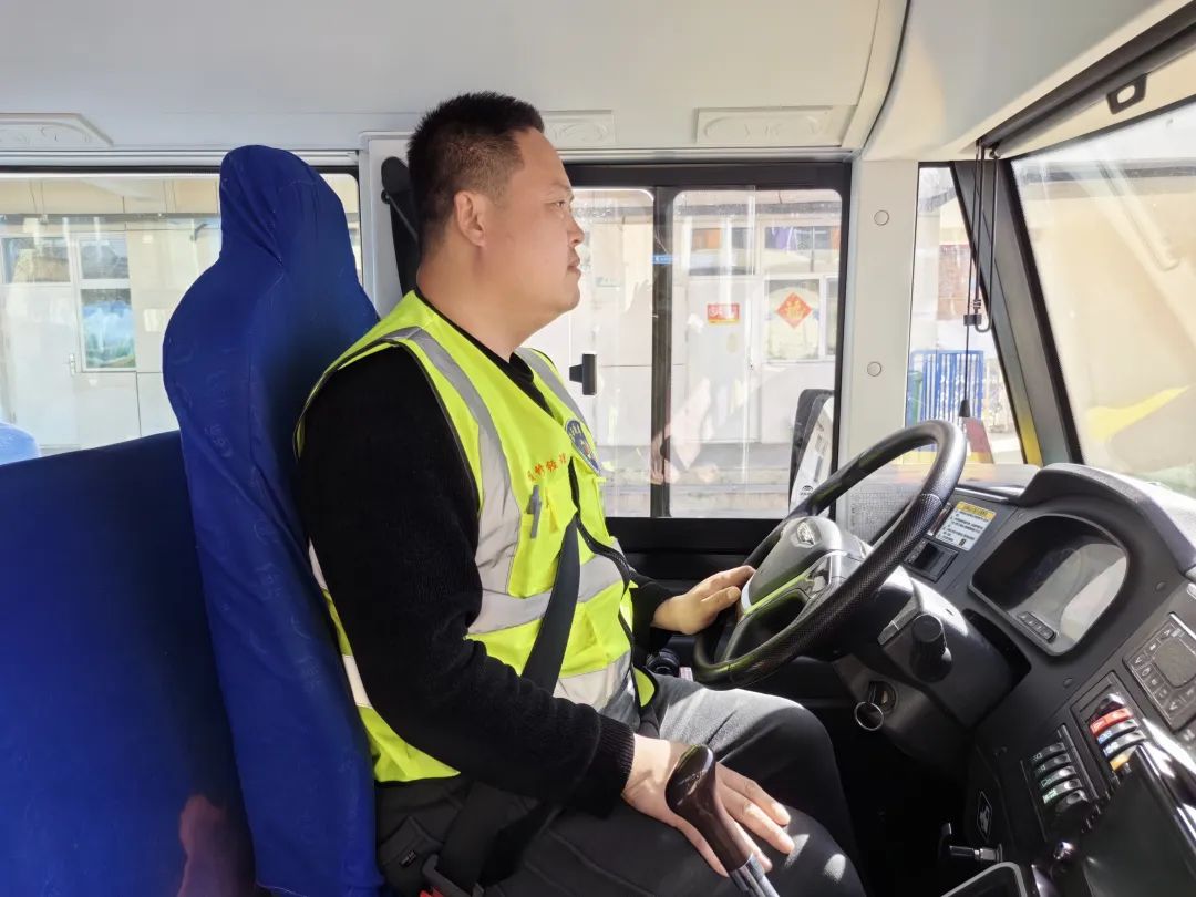 生命至高無上,安全責任為天 唐縣浩正公司校車安全演練 圖片