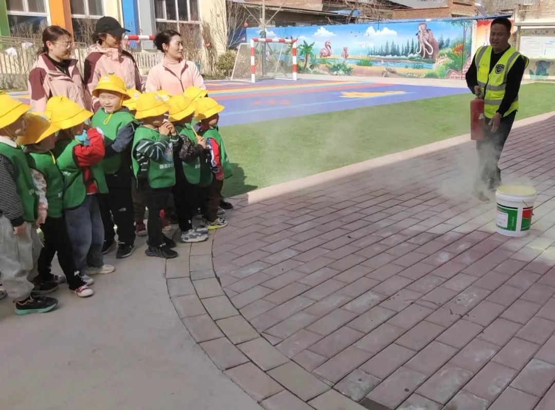 生命至高無上,安全責任為天 唐縣浩正公司校車安全演練 圖片