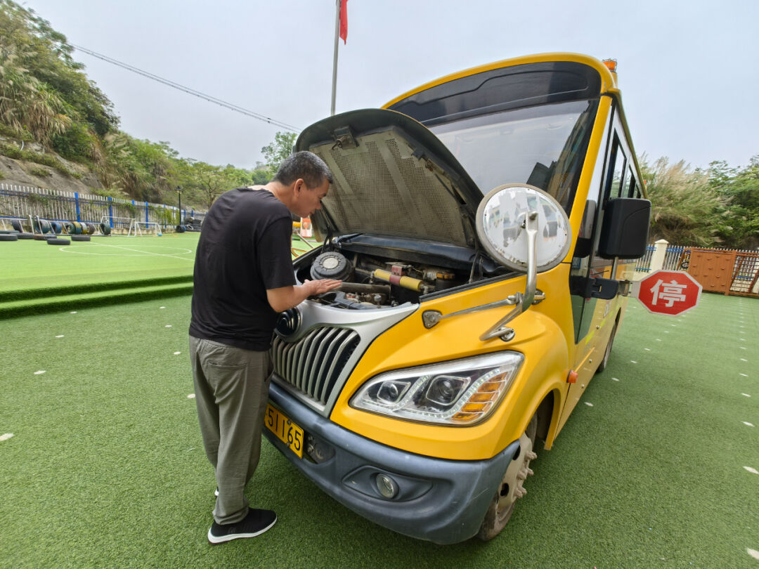 為愛護航,安全抵達——蓋尾金豆苗幼兒園校車安全演練 圖片