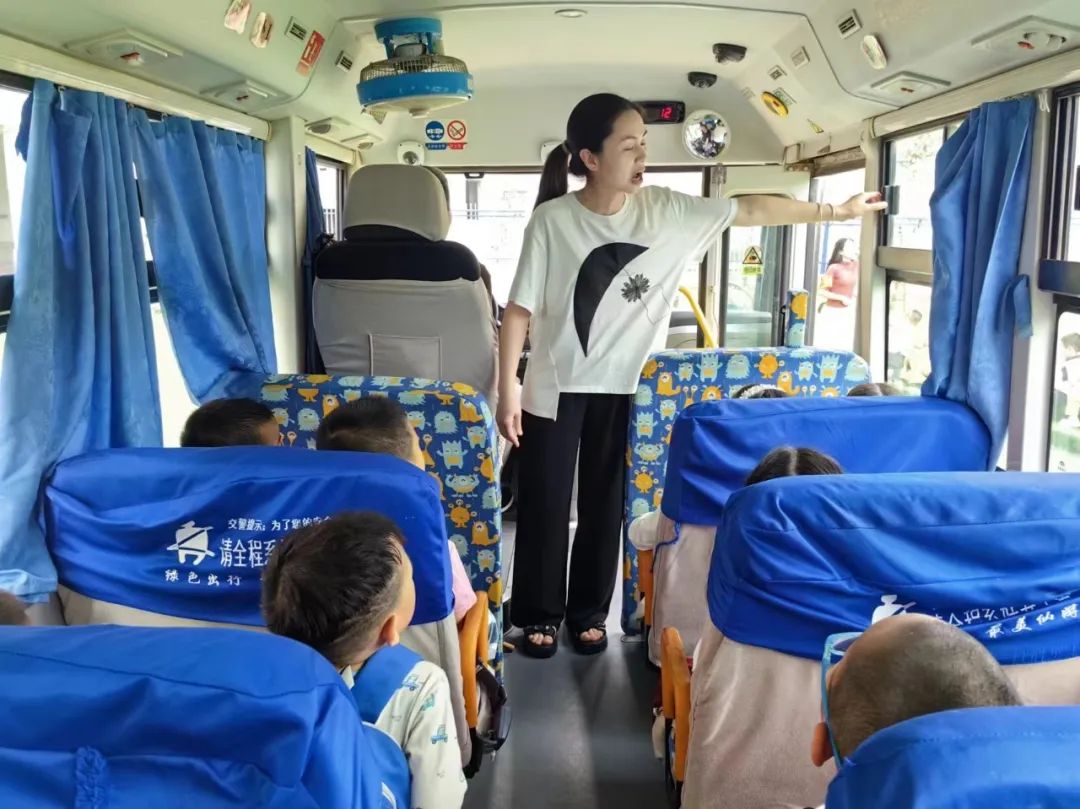 為愛護航,安全抵達——蓋尾金豆苗幼兒園校車安全演練 圖片