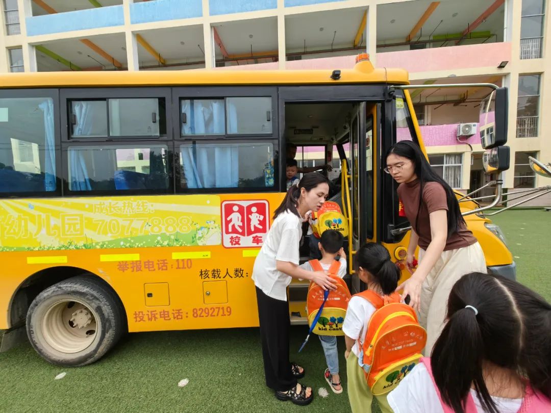 為愛護航,安全抵達——蓋尾金豆苗幼兒園校車安全演練 圖片