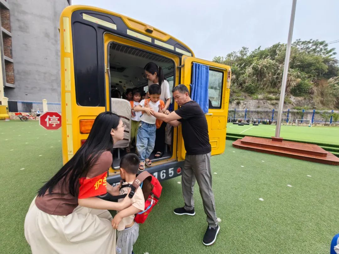 為愛護航,安全抵達——蓋尾金豆苗幼兒園校車安全演練 圖片