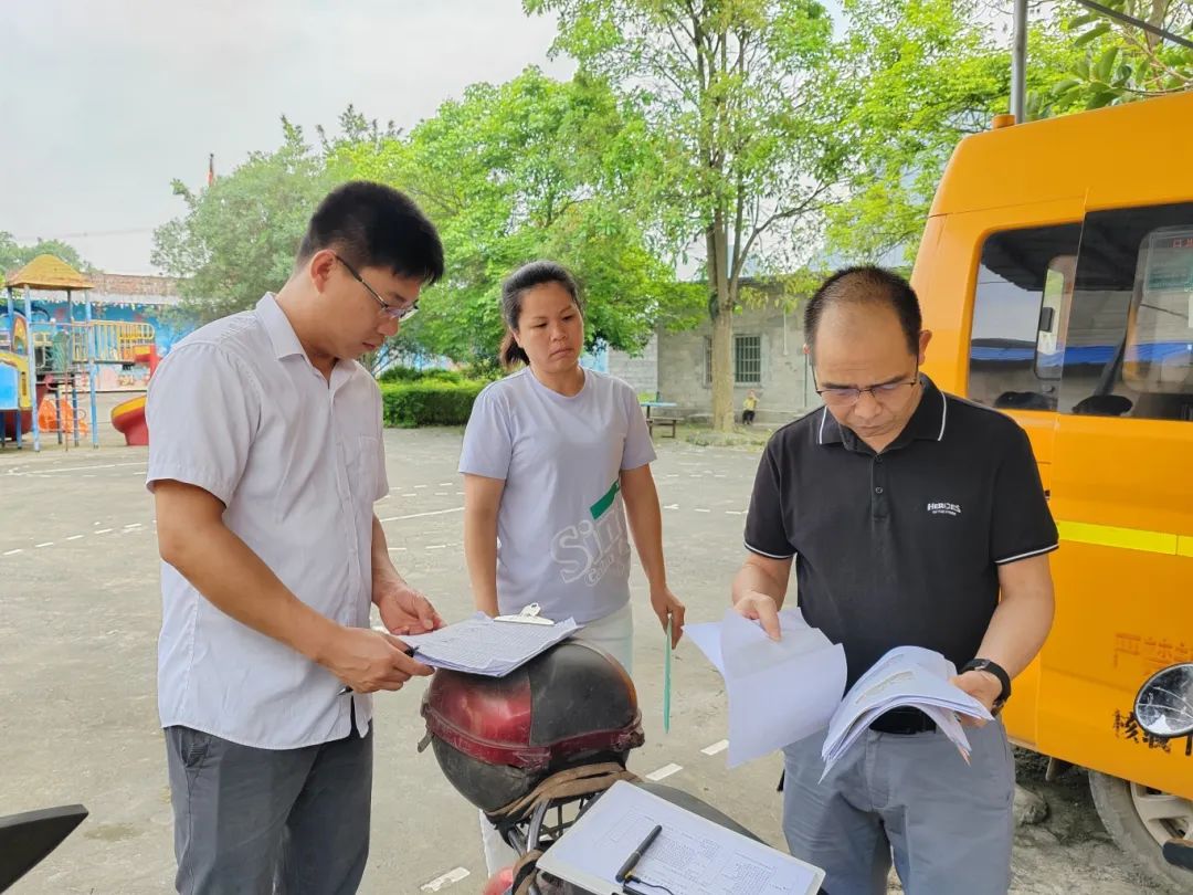 為校車“做體檢”!通挽鎮聯合多部門開展校車安全大檢查 圖片