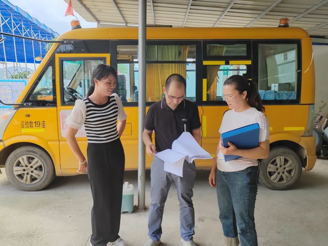 為校車“做體檢”!通挽鎮聯合多部門開展校車安全大檢查 為校車“做體檢”!通挽鎮聯合多部門開展校車安全大檢查