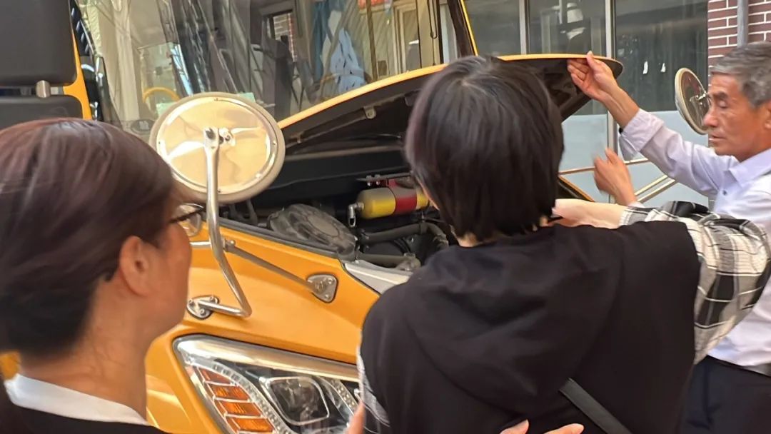 “為愛護(hù)航,校車安全伴我行”——上海松江區(qū)玉樹幼兒園校車安全應(yīng)急演練活動(dòng) “為愛護(hù)航,校車安全伴我行”——上海松江區(qū)玉樹幼兒園校車安全應(yīng)急演練活動(dòng)