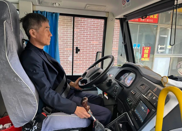 “為愛護(hù)航,校車安全伴我行”——上海松江區(qū)玉樹幼兒園校車安全應(yīng)急演練活動(dòng) “為愛護(hù)航,校車安全伴我行”——上海松江區(qū)玉樹幼兒園校車安全應(yīng)急演練活動(dòng)