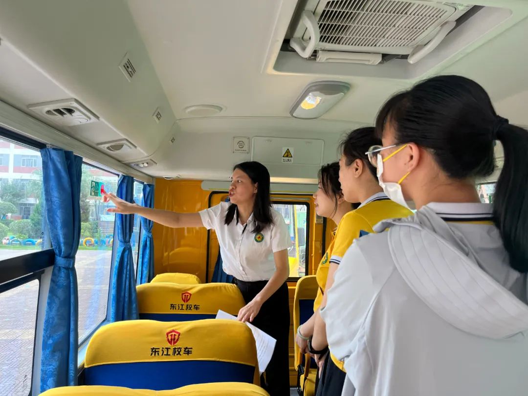 安全乘校車 平安伴我行——大嶺金色未來幼兒園校車消防應急演練 安全乘校車 平安伴我行——大嶺金色未來幼兒園校車消防應急演練