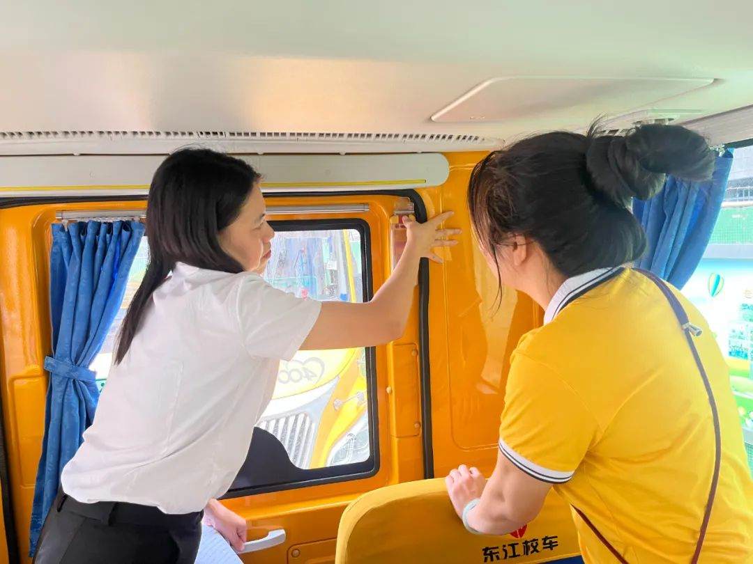 安全乘校車 平安伴我行——大嶺金色未來幼兒園校車消防應急演練 安全乘校車 平安伴我行——大嶺金色未來幼兒園校車消防應急演練