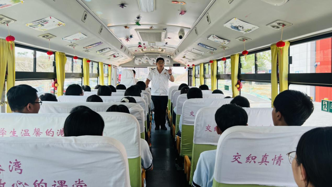 為愛護航 安全同行——怡海中學開展校車安全演練 圖片