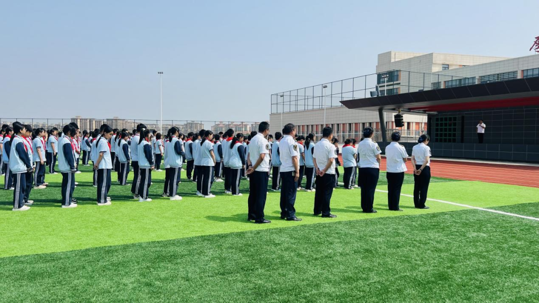 為愛護航 安全同行——怡海中學開展校車安全演練 圖片