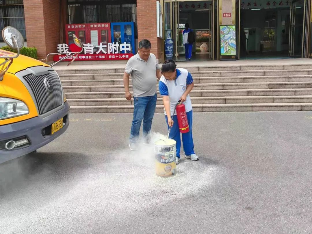 提升校車管理品質 保障學生平安出行——我校舉行校車應急逃生疏散演練活動 圖片
