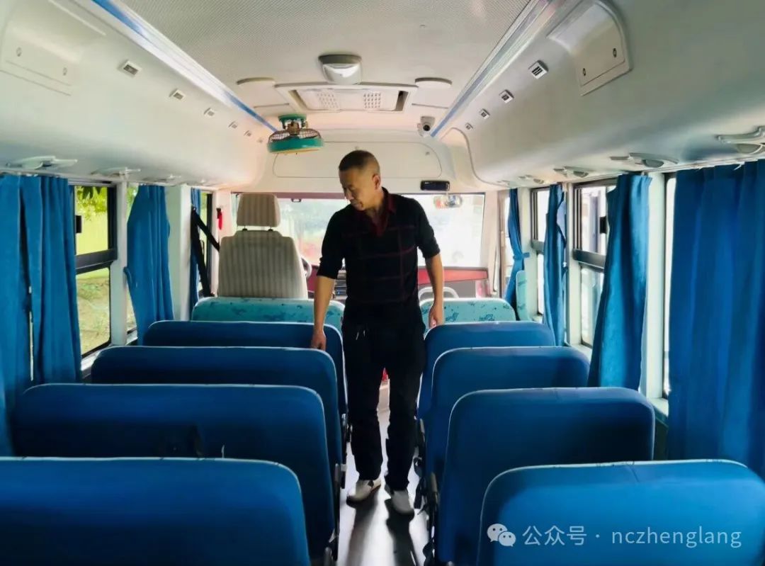 【安全乘校車,平安伴我行】新建區(qū)正朗幼兒園2024年秋季校車演練 圖片