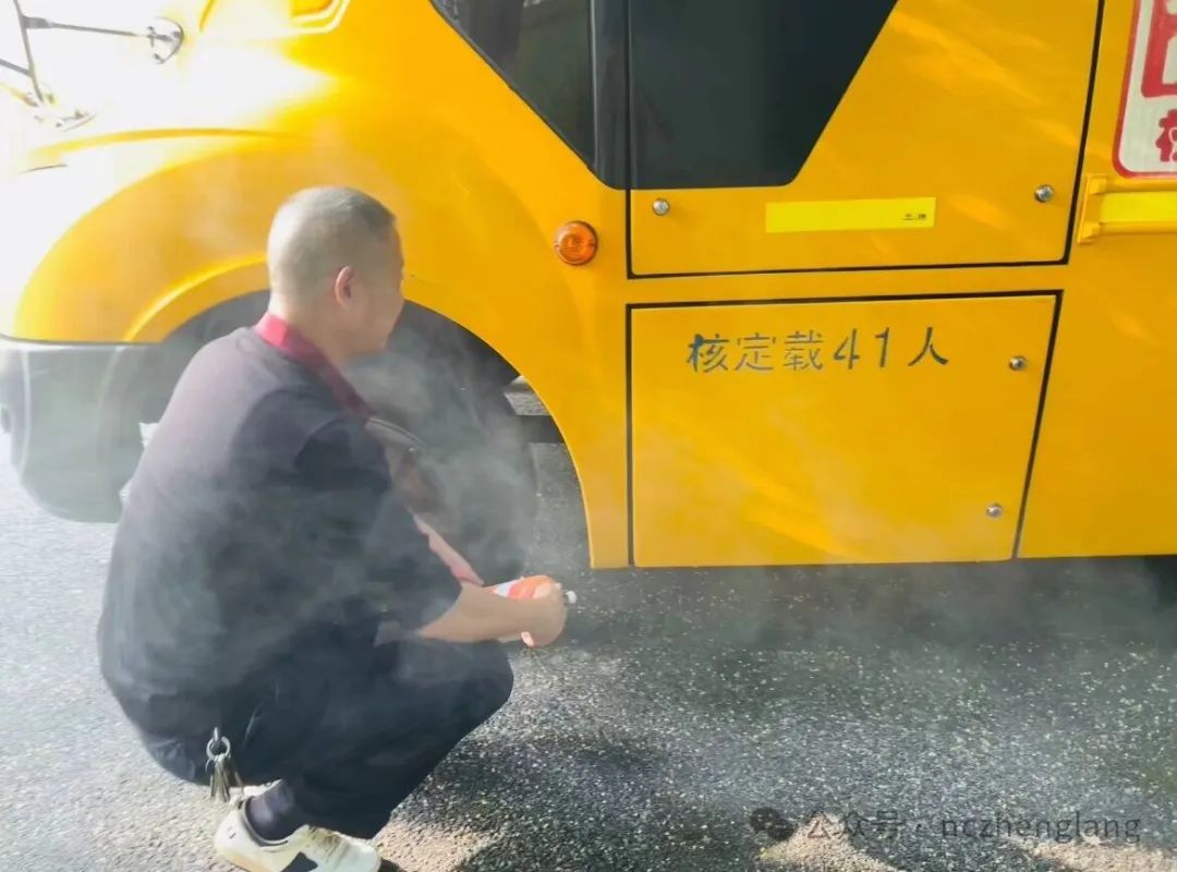 【安全乘校車,平安伴我行】新建區(qū)正朗幼兒園2024年秋季校車演練 圖片