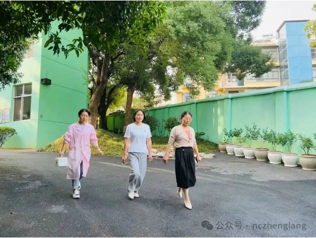 【安全乘校車,平安伴我行】新建區(qū)正朗幼兒園2024年秋季校車演練 圖片