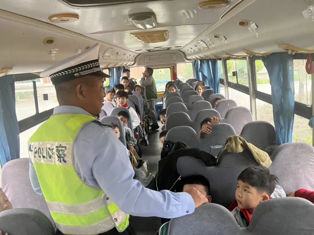 【小手拉大手】護學路上筑防線 校車檢查是關鍵 圖片