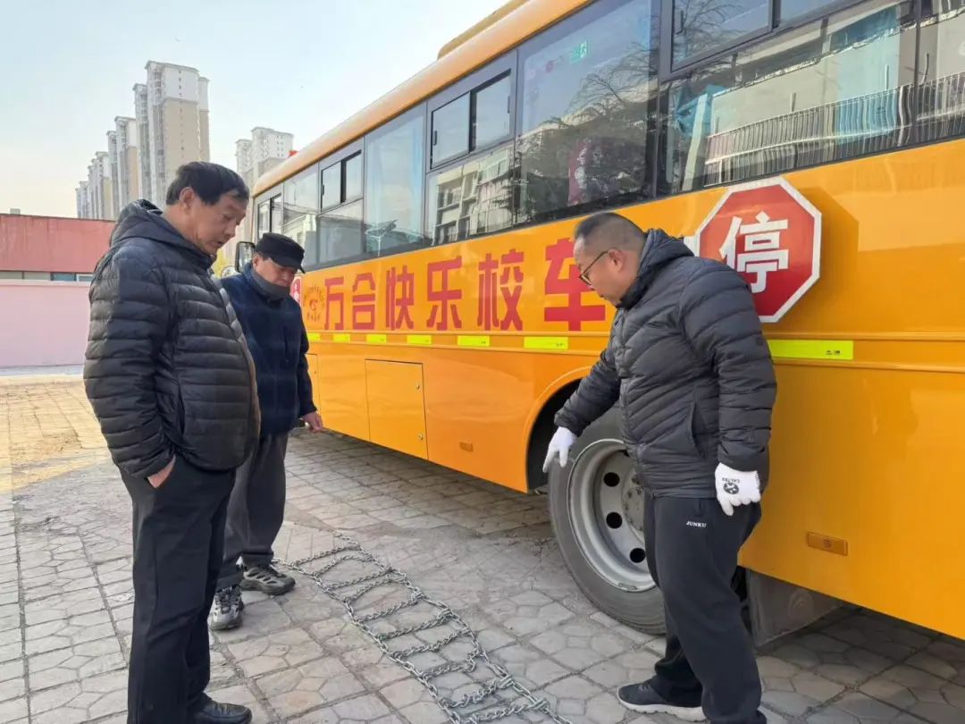 寒冬守護,溫暖同行:萬合校車為學生出行保駕護航 圖片