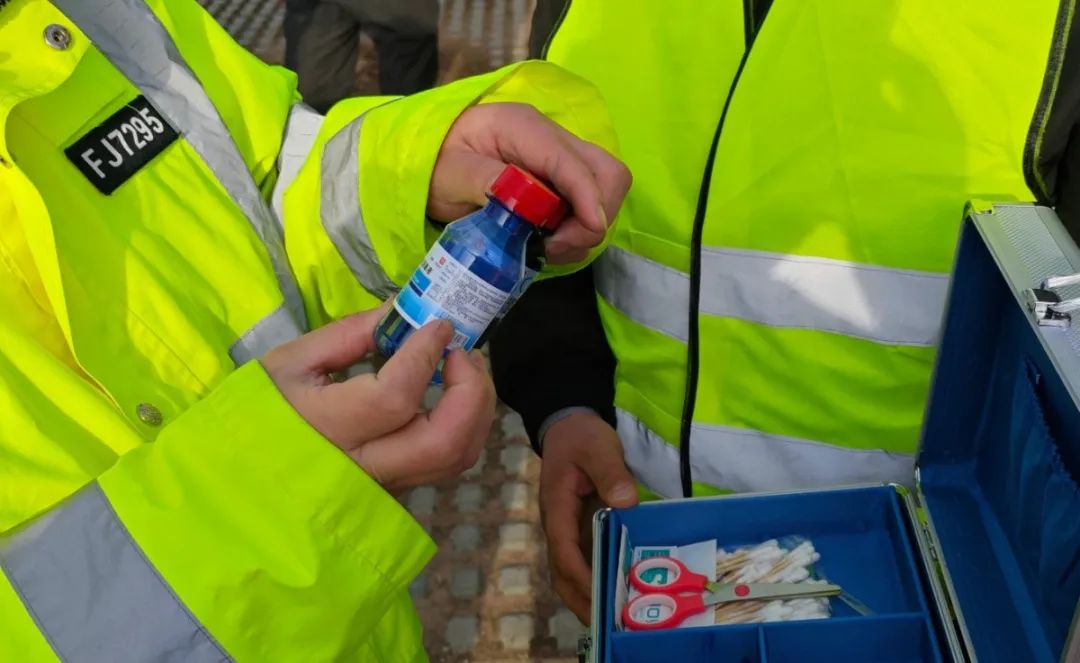 一線警務 | 校車安全大檢查 擰緊出行“安全閥” IMG_00180.jpg