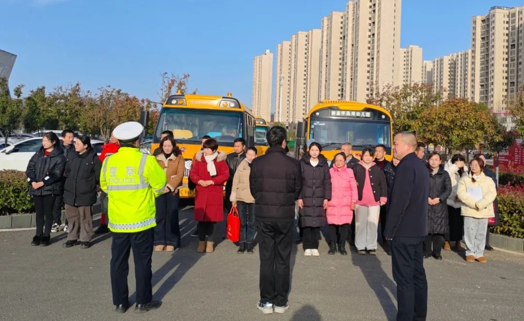 一線警務 | 校車安全大檢查 擰緊出行“安全閥” IMG_00180.jpg