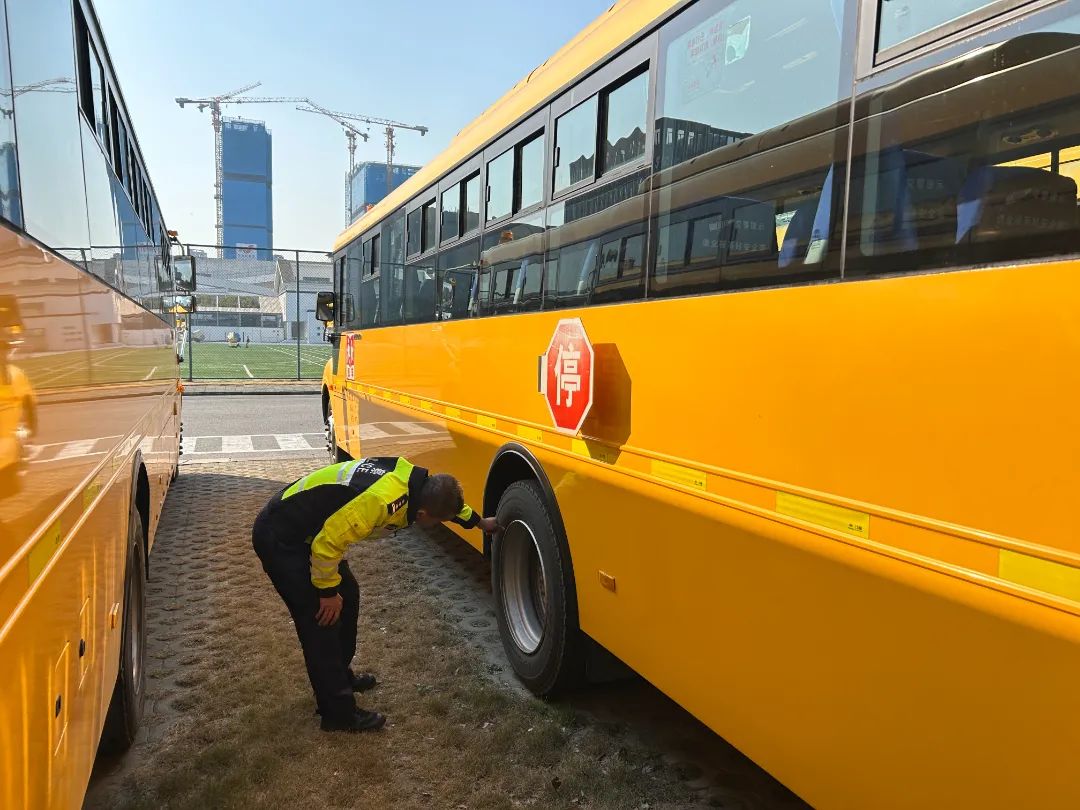 開學在即,護航安全!高新交警開展校車安全大檢查 圖片