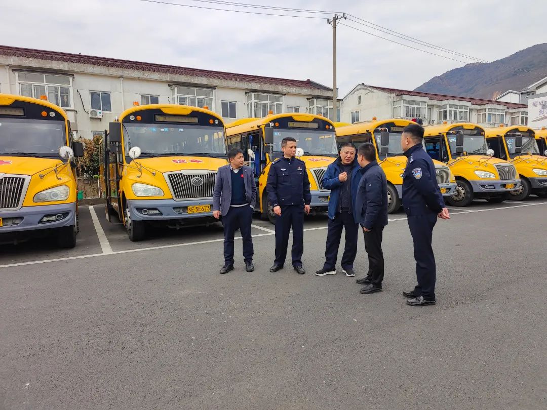 開學在即,護航安全!高新交警開展校車安全大檢查 微信圖片_20250211142833.jpg