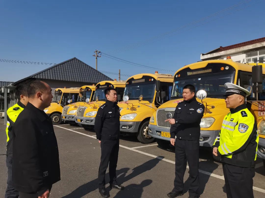 開學在即,護航安全!高新交警開展校車安全大檢查 圖片