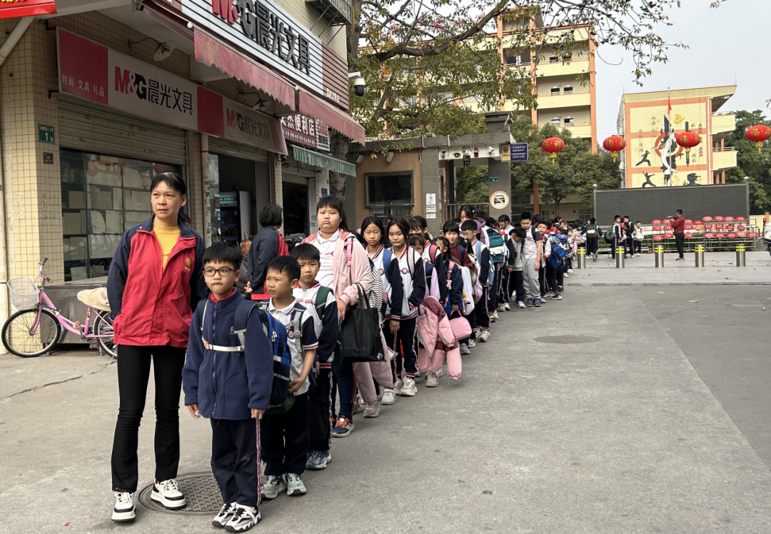 校車安全大闖關!我們都是勇敢的活力少年!——東塘小學校車安全應急疏散演練活動 校車安全大闖關!我們都是勇敢的活力少年!——東塘小學校車安全應急疏散演練活動