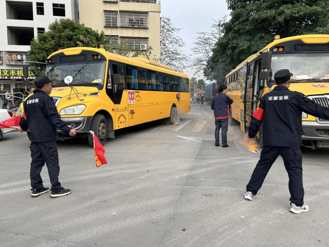校車安全大闖關!我們都是勇敢的活力少年!——東塘小學校車安全應急疏散演練活動 校車安全大闖關!我們都是勇敢的活力少年!——東塘小學校車安全應急疏散演練活動